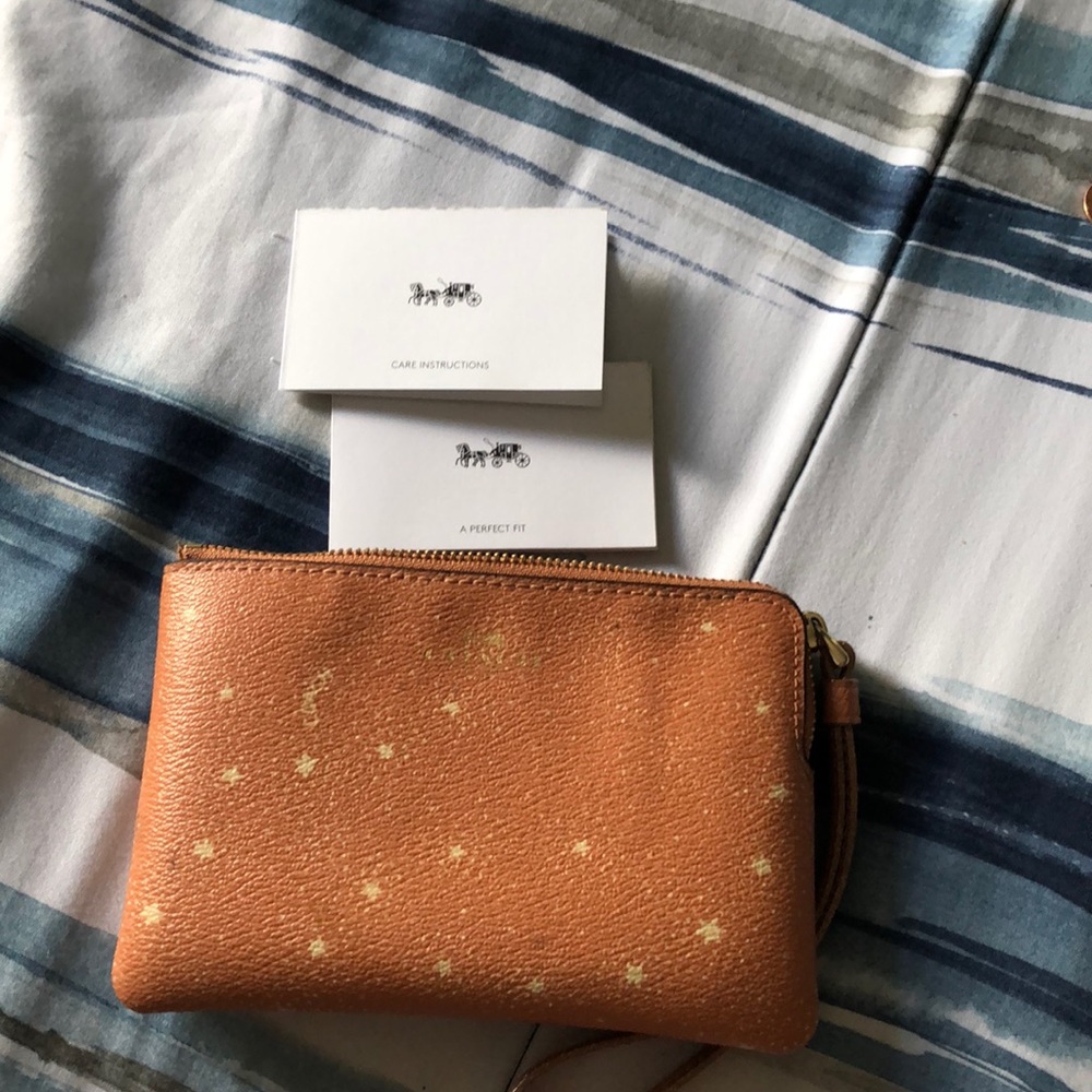 Limited ✨ Coach x NASA ✨ phone holder/wallet